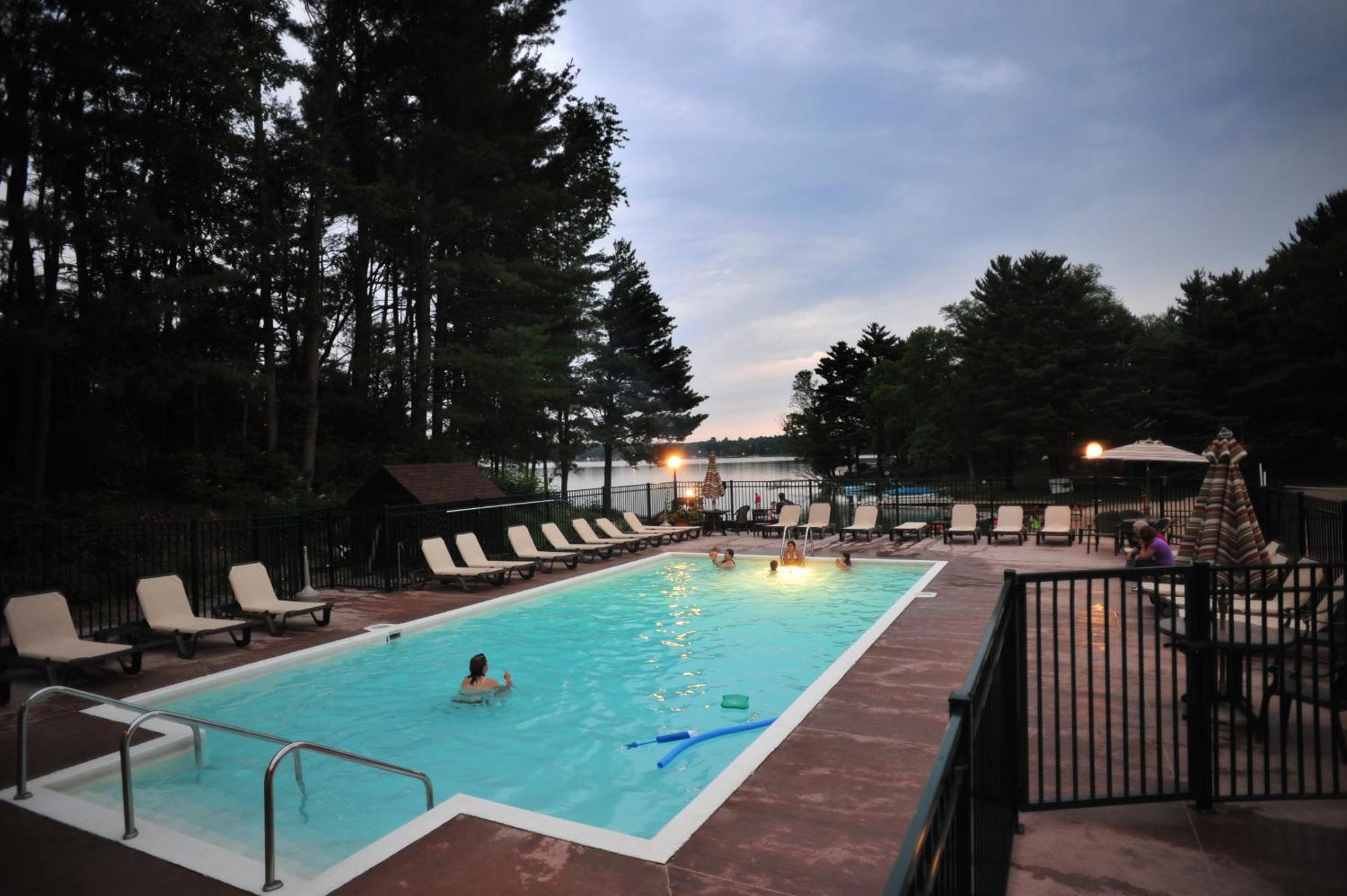 贝克斯日落海湾度假酒店 Lake Delton 外观 照片